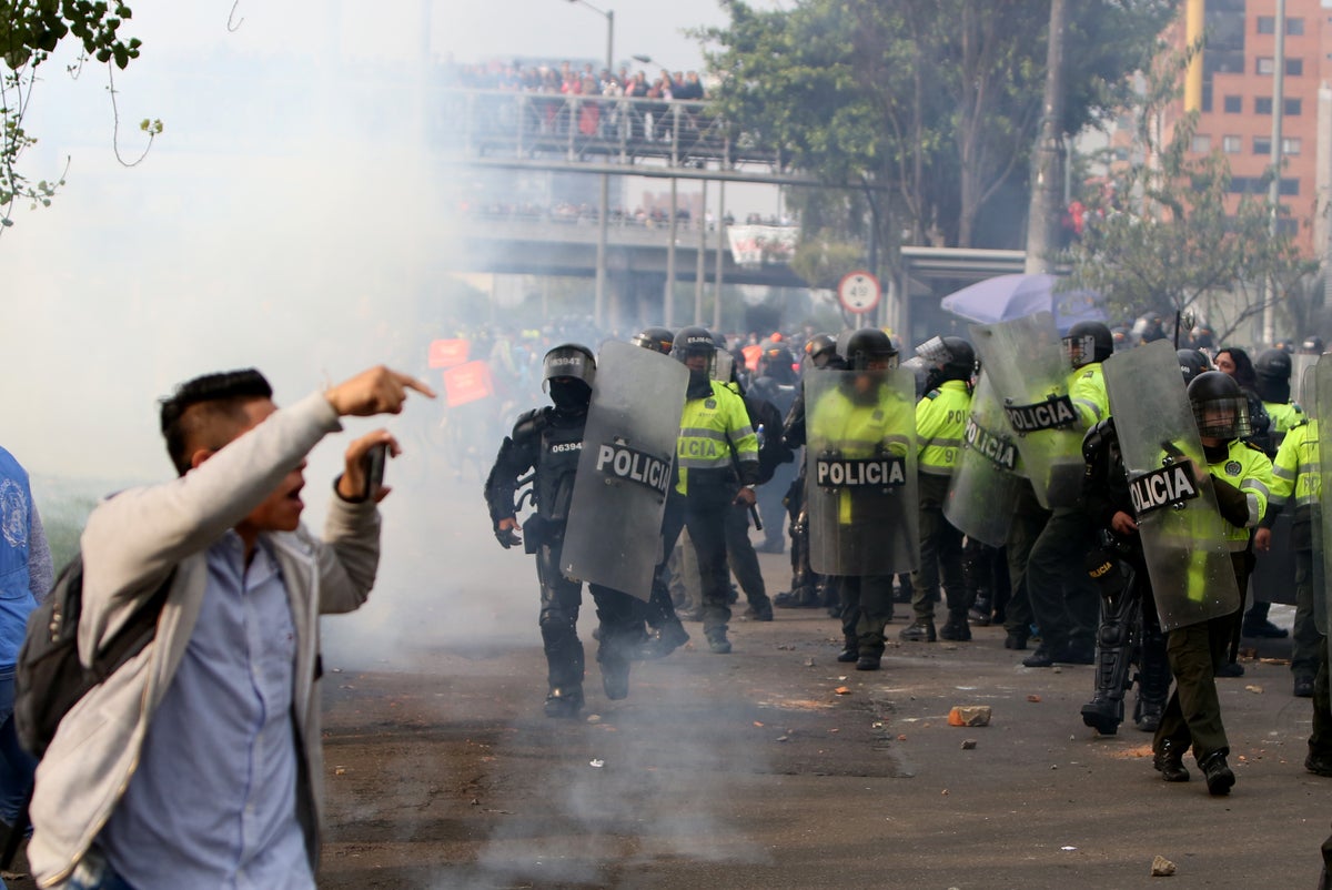 Este uno de los momentos en los que se registro el enfrentamiento entre la Policía y el ESMAD