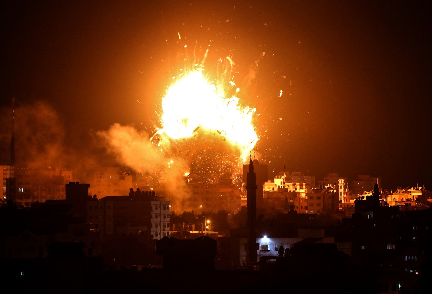 El ejercito israelí bombardeó el edificio de Al-Aqsa TV, la cadena del movimiento islamista palestino Hamas.