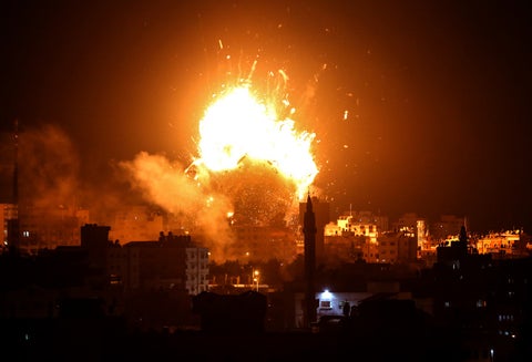 El ejercito israelí bombardeó el edificio de Al-Aqsa TV, la cadena del movimiento islamista palestino Hamas.