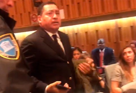 El desalojo de una persona de la Unesco, a propósito de la visita del presidente Iván Duque