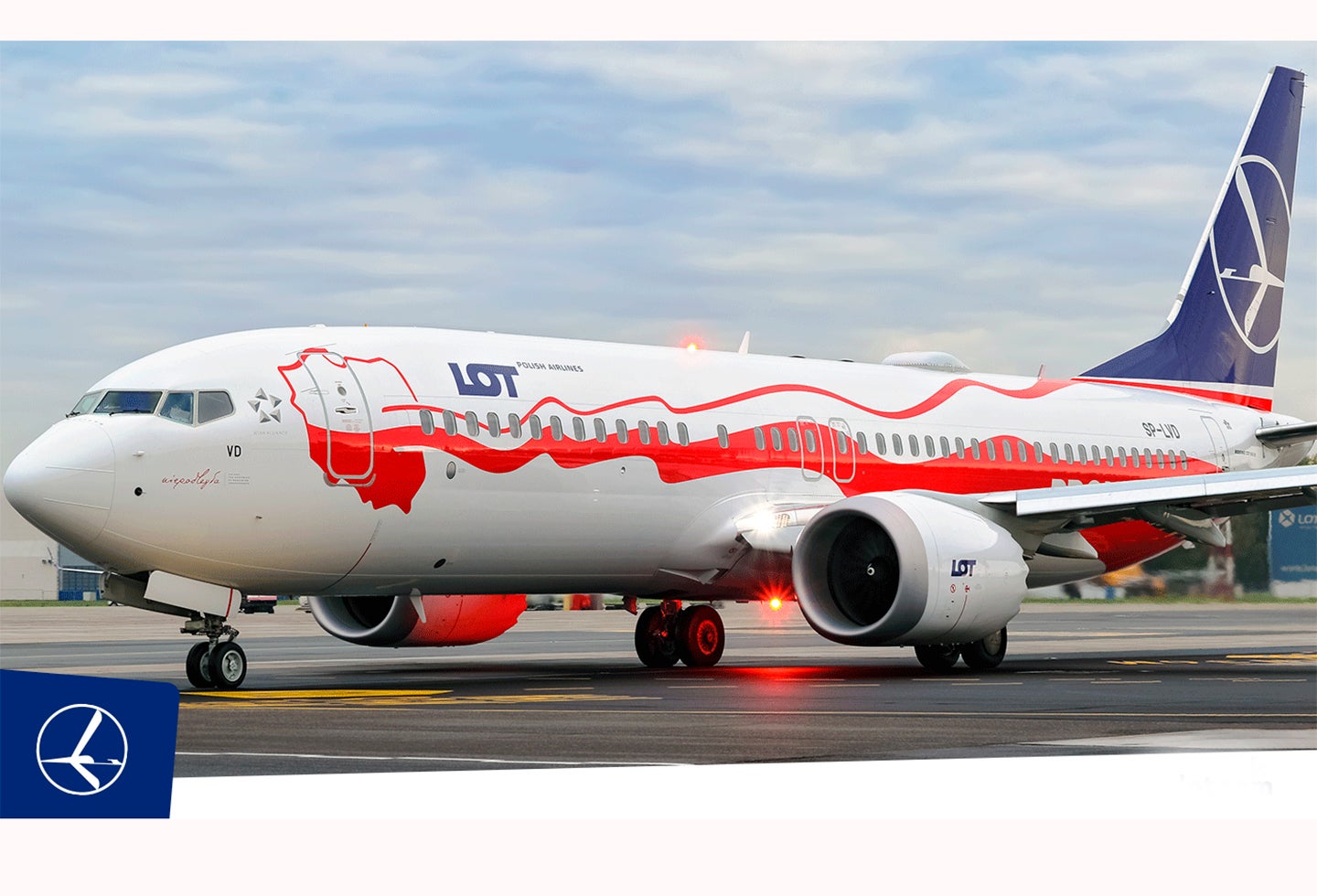 Un avión de la aerolínea de bandera polaca LOT