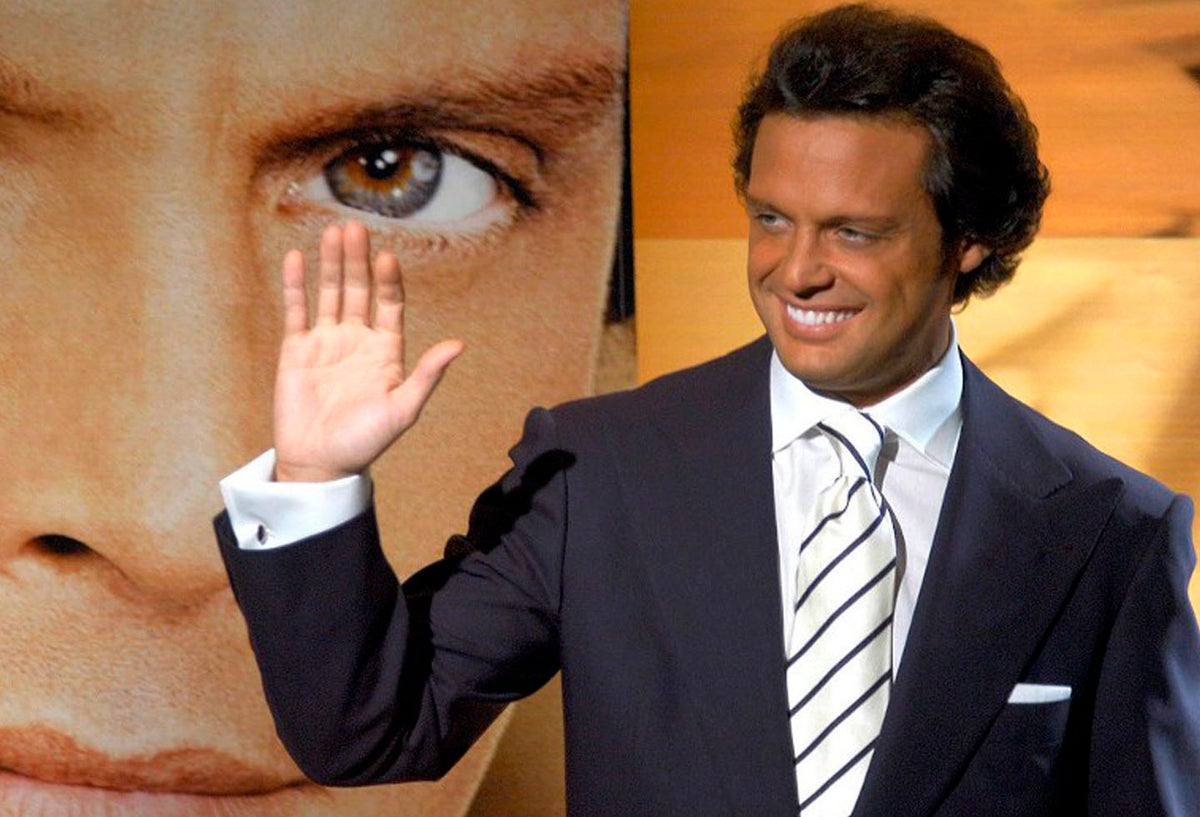 El cantante se demoró bastante en entrar a escena y no cantó completamente las letras de sus temas.