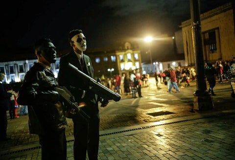 Marcha zombie para protestar por la educación pública