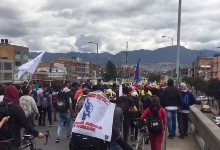 Marchas de estudiantes y trabajadores por la avenida NQS