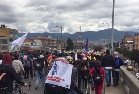 Marchas de estudiantes y trabajadores por la avenida NQS