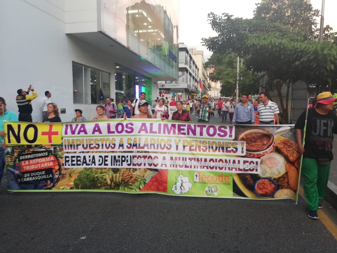 Manifestaciones por parte de docentes y centrales Obreras