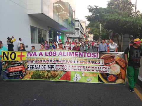 Manifestaciones por parte de docentes y centrales Obreras