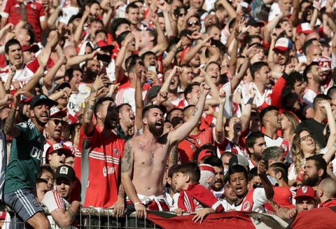 La gran final de la Copa Libertadores se vio permeada por desmanes por parte de hinchas.