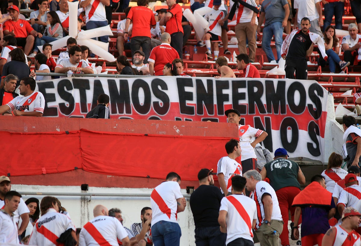 Hinchas de River Plate, en el estadio Monumental, en Buenos Aires (Argentina)