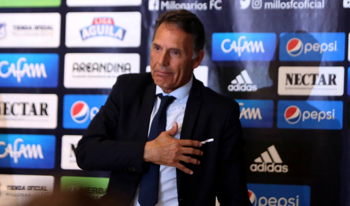 Miguel Ángel Russo le mostró cariño a la hinchada de Millonarios