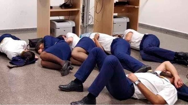 La foto publicada en redes sociales por algunos tripulantes de la aerolínea Ryanair