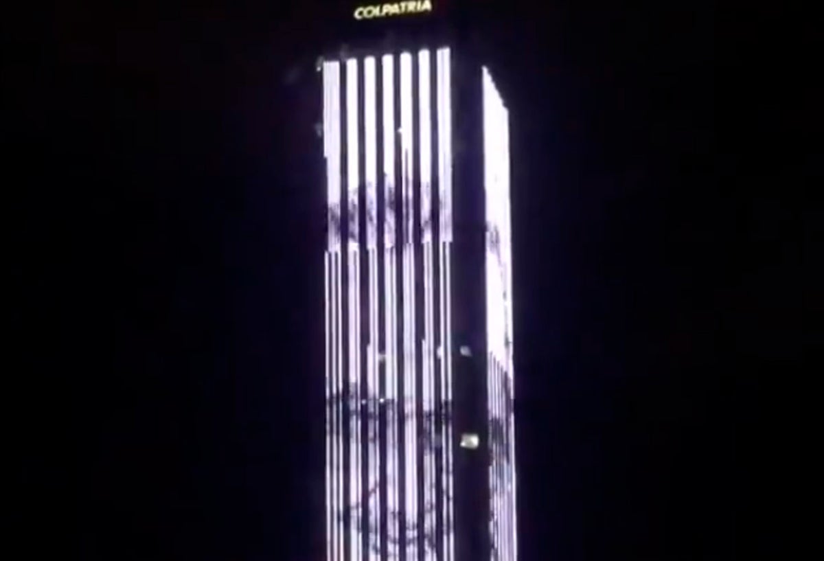 Homenaje a Stan Lee en la Torre Colpatria, en Bogotá