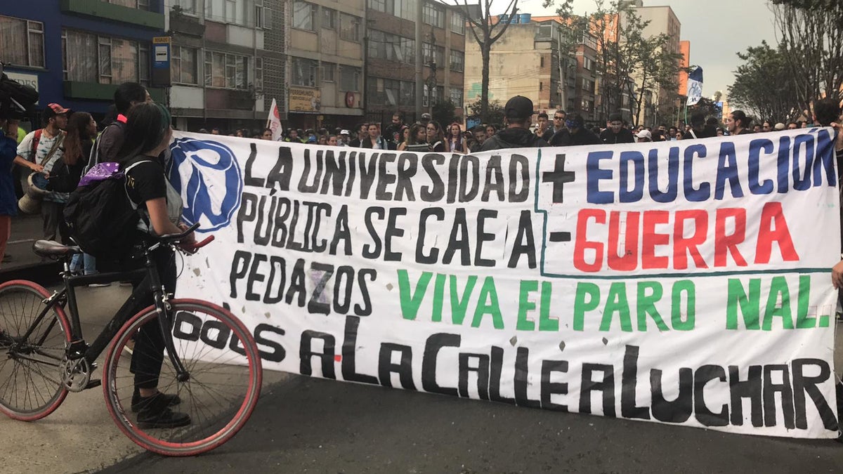 Marcha de estudiantes universitarios en Bogotá