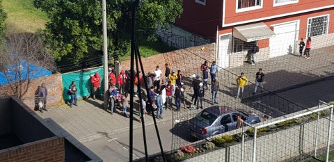 Entrada a campamento de venezolanos en Engativá