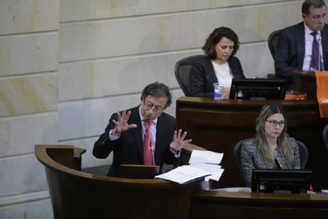 Gustavo Petro durante su intervención en el debate de control político en el Senado