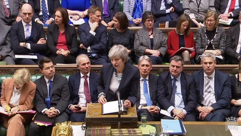 Primera ministra Theresa May en el Parlamento