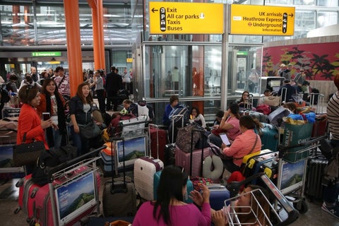 Pasajeros aeropuerto Gatwick en Londres