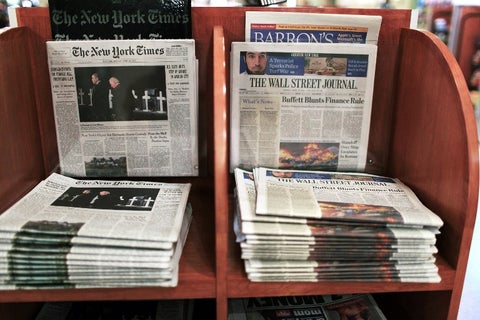 The New York Times y The Wall Street Journal en sus versiones impresas