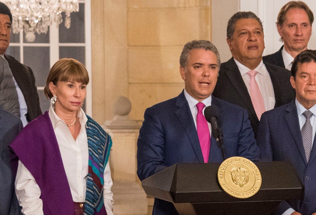 Alicia Arango, ministra de Trabajo, en compañía del presidente Juan Manuel Santos en la Casa de Nariño, anunciando el salario mínimo de 2019