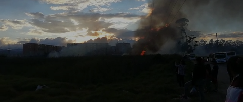 Incendio forestal afecta terrenos en Soacha.