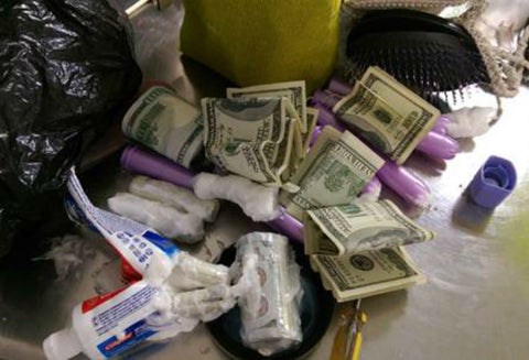 Ingerían dólares en cápsulas
