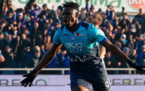 Duvan Zapata anota con el Atalanta