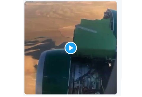 Así vieron los pasajeros la falla en el motor del avión.