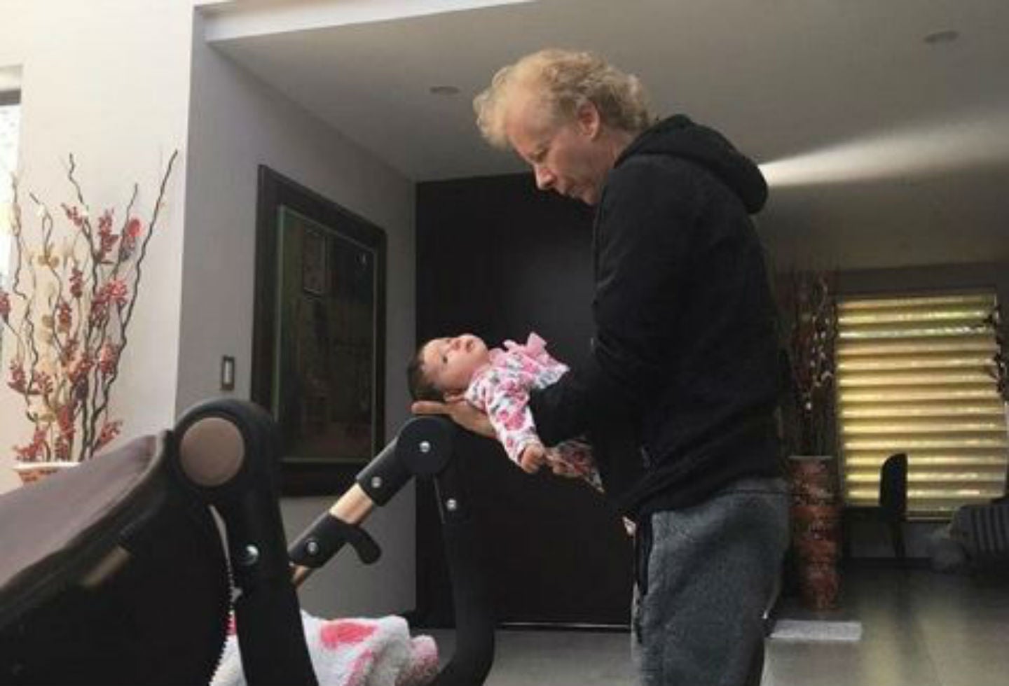 Galy Galiano y su primera nieta Maité