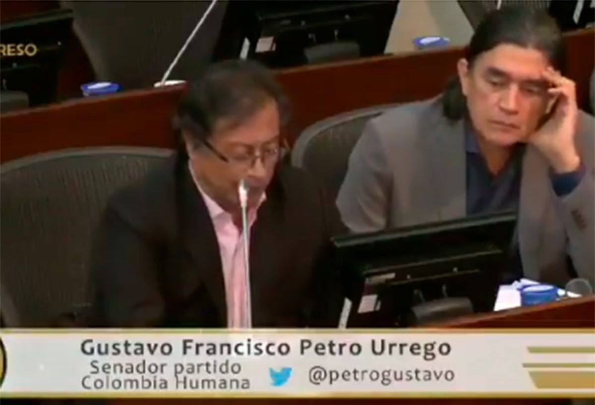 Imagen del trino de Gustavo Petro que encontró respuesta en la cuenta de la Fiscalía General de la Nación en esa misma red social