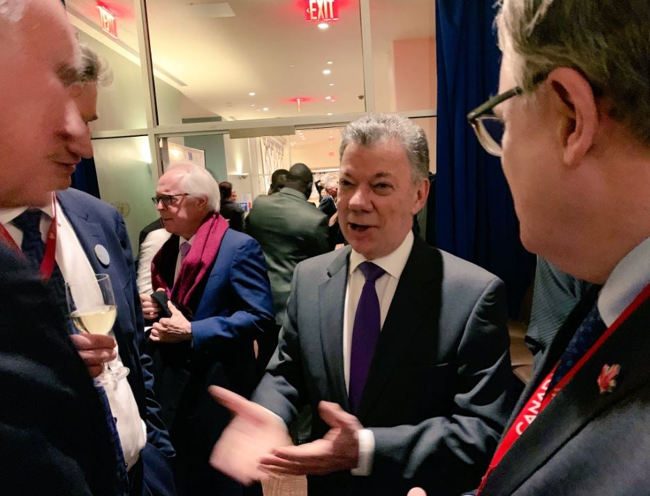 Juan Manuel Santos asistió al estreno del documental “A Call for Peace”