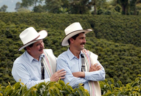 A la izquierda Carlos Sánchez, Juan Valdez desde 1969 hasta el 29 de junio de 2006. A la derecha, Carlos Castañeda, el actual Juan Valdez