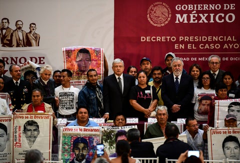 Andres Manuel López Obrador, presidente de México anunció investigación en caso Ayotzinapa.