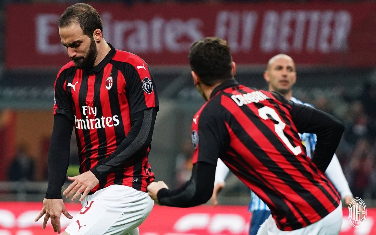 Gonzalo Higuaín celebra un gol con el Milan