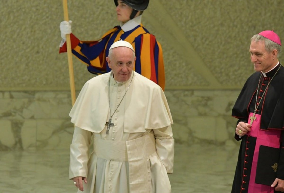 El Papa Francisco realizó una visita navideña a Benedicto XVI.