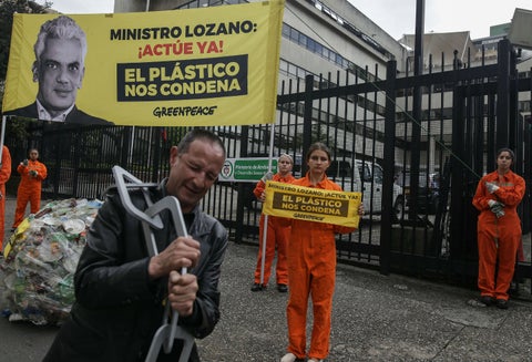 Reclamo al ministro de Ambiente, Ricardo Lozano.