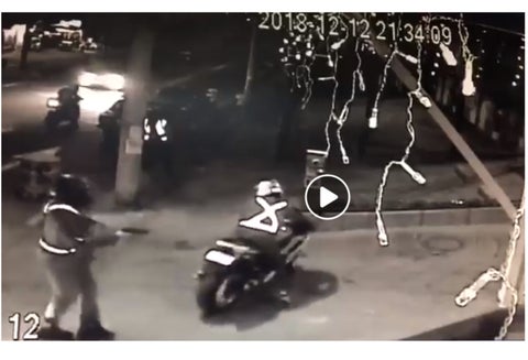 Así es el aterrador robo de motos en Bogotá.