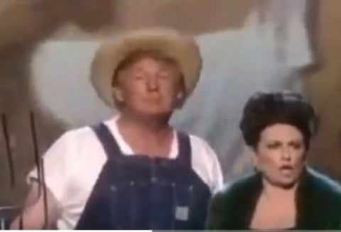 Donald Trump disfrazado de granjero