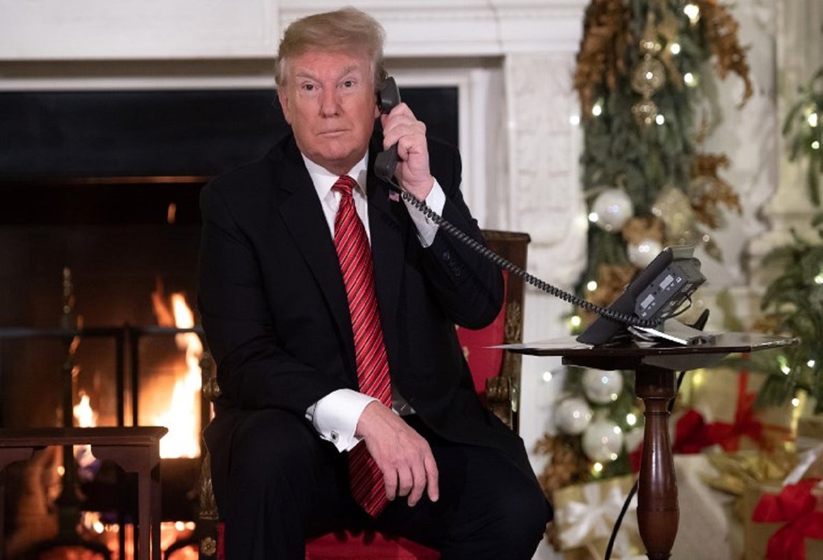 Trump le pregunta a un niño de 7 años: "¿todavía crees en Santa Claus?".