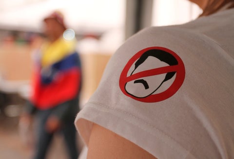 La camiseta que porta un ciudadano venezolano residente en Bogotá