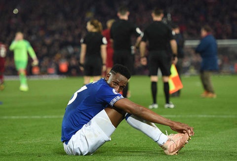 Yerry Mina no logró salvar al Everton de la derrota