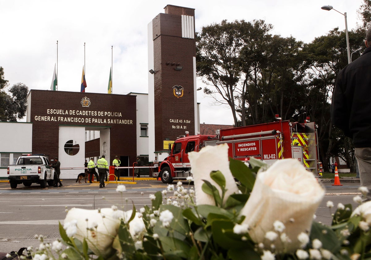 Fachada de la escuela General Santander, tras atentado con carro bomba.