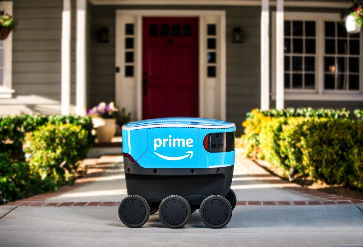 Este es 'Scout' una de las alternativas de Amazon para entregar sus pedidos