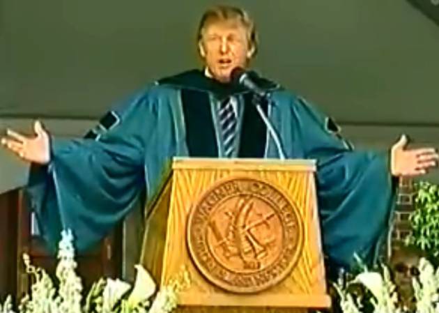 Donald Trump durante un discurso en 2004 en la Universidad Wagner.