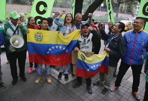Plantón frente a Embajada de Venezuela