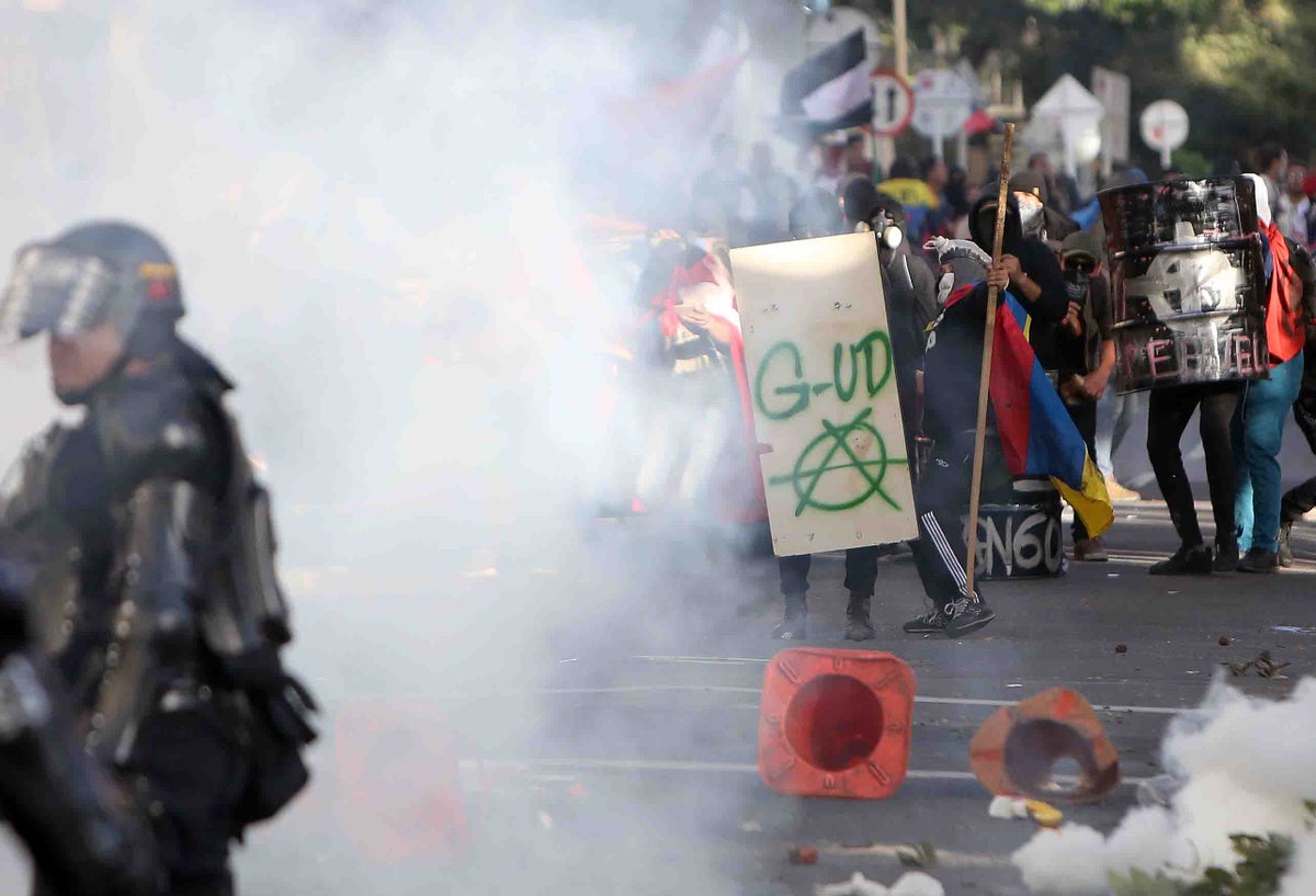 PROTESTAS ESTUDIANTES PARO POLICIA ESMAD