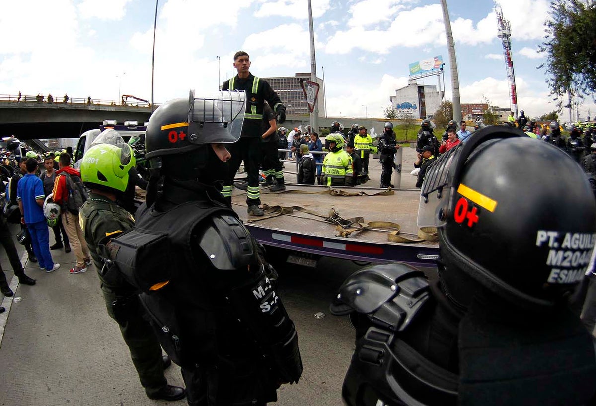 PROTESTAS PROHIBICION PARRILLERO HOMBRE ESMAD POLICIA