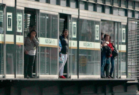 TRANSMILENIO PORTALES PASAJEROS CONTAMINACION BUSES