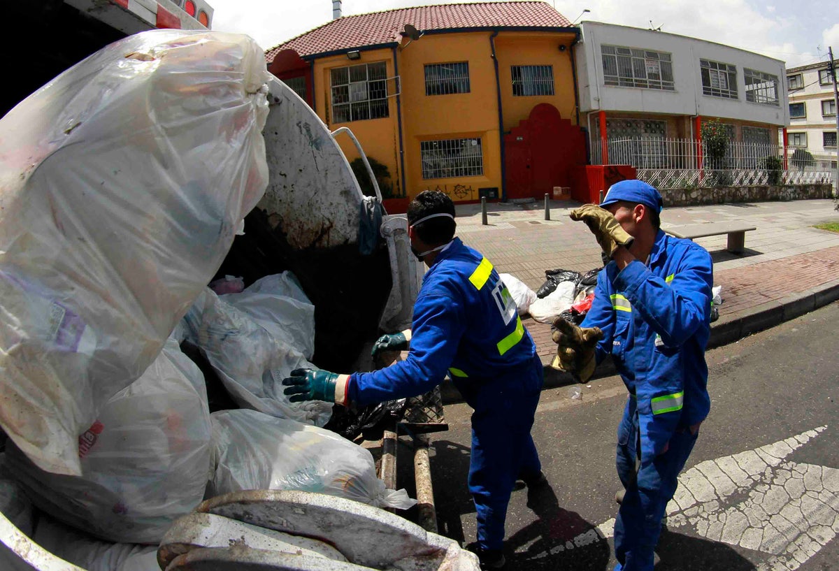 BASURAS EN LAS CALLES RECOLECCION CAMION DE BASURA