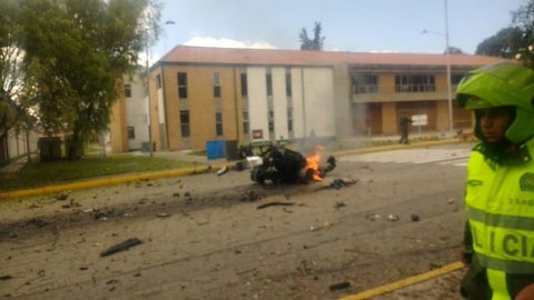 CARRO BOMBA EN LA ESCUELA GENERAL SANTANDER