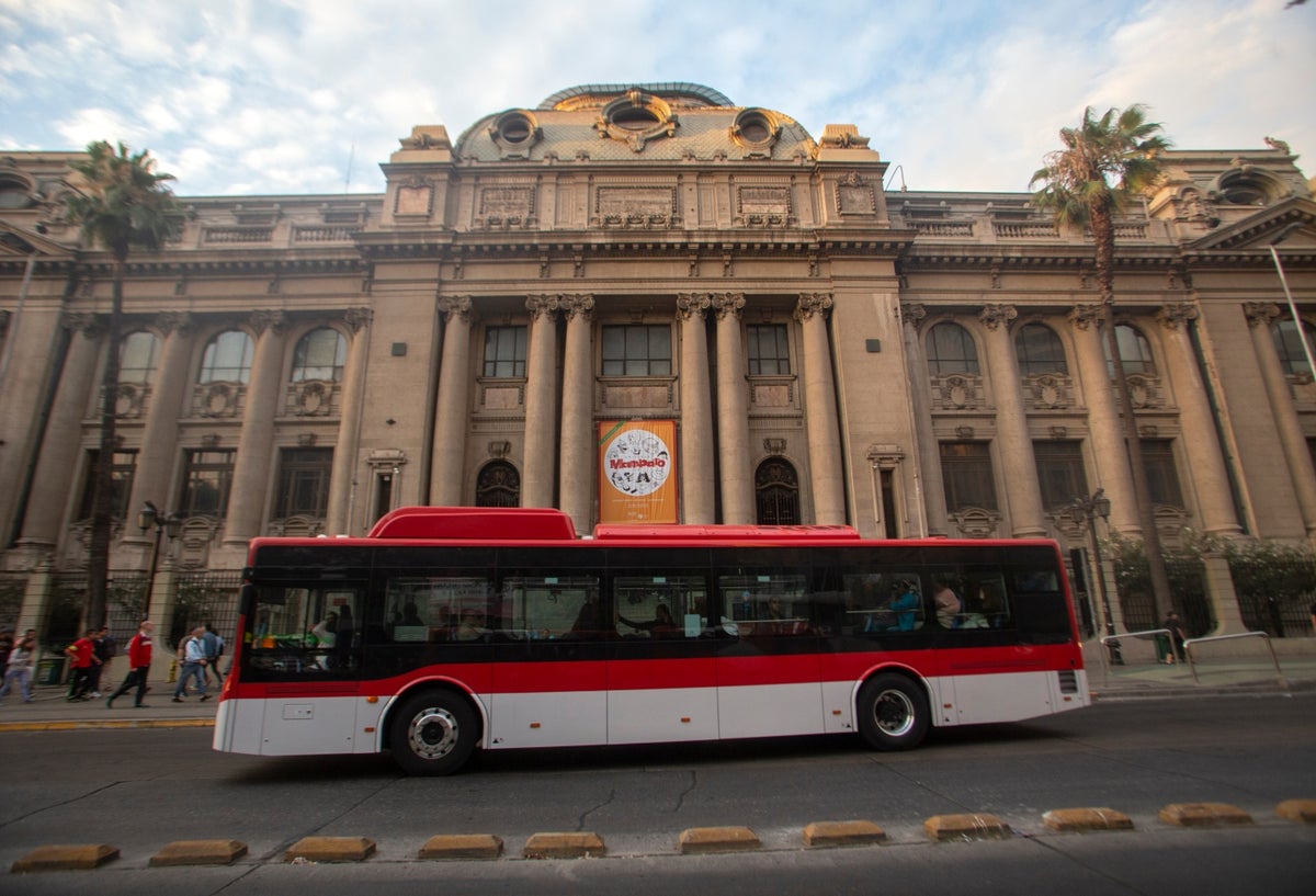 Así son los buses eléctricos en Santiago de Chile.